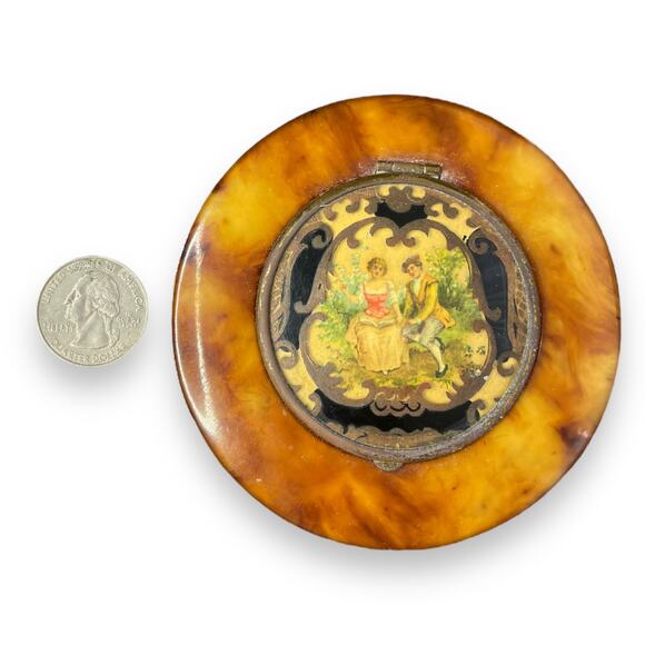 Antique Victorian Celluloid Faux Burl Wood Lovers Couple Nice Wool Puff Compact - Picture 3 of 5